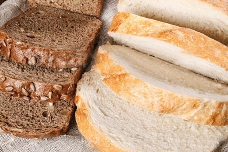 Pri dne je povolený čierny a biely chlieb
