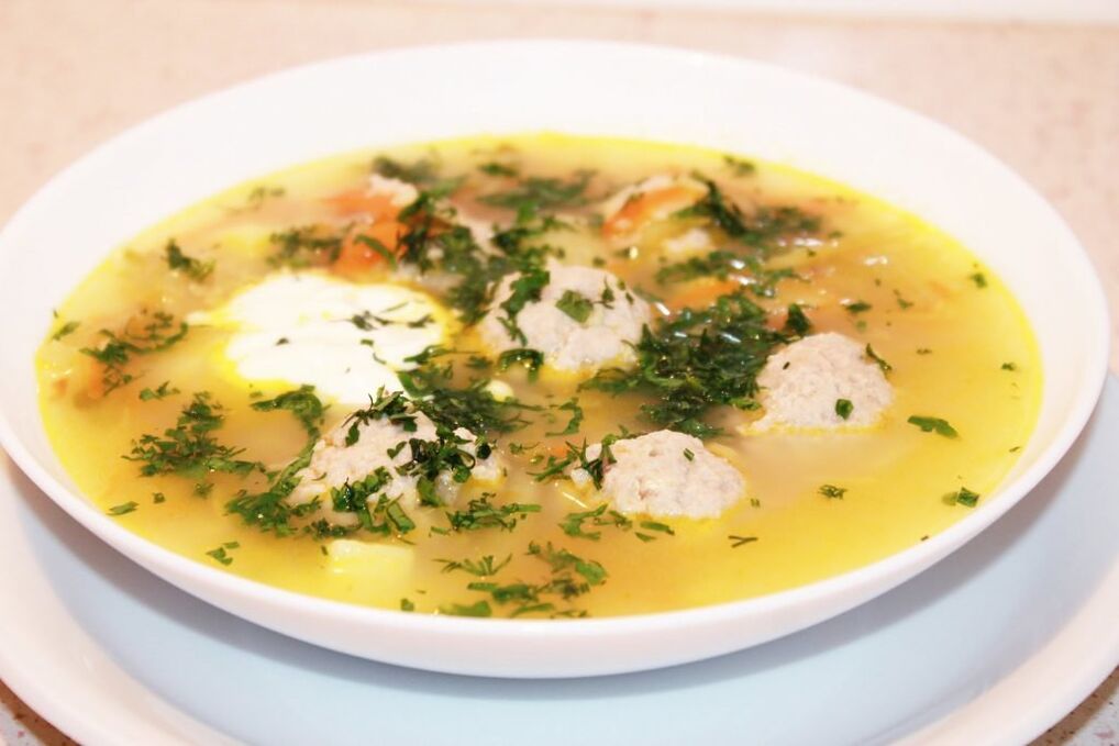 Mäsová polievka je ideálna pre fázu „striedania Dukanovej diéty