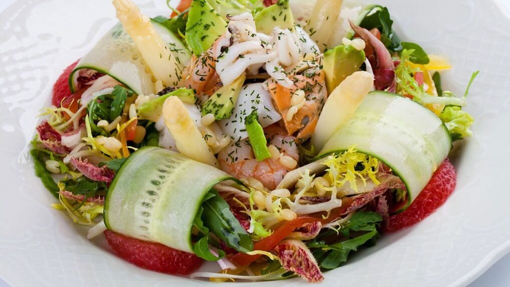 Pri dodržiavaní fázy „Striedanie Dukanovej diéty sa odporúča jesť šalát z morských plodov